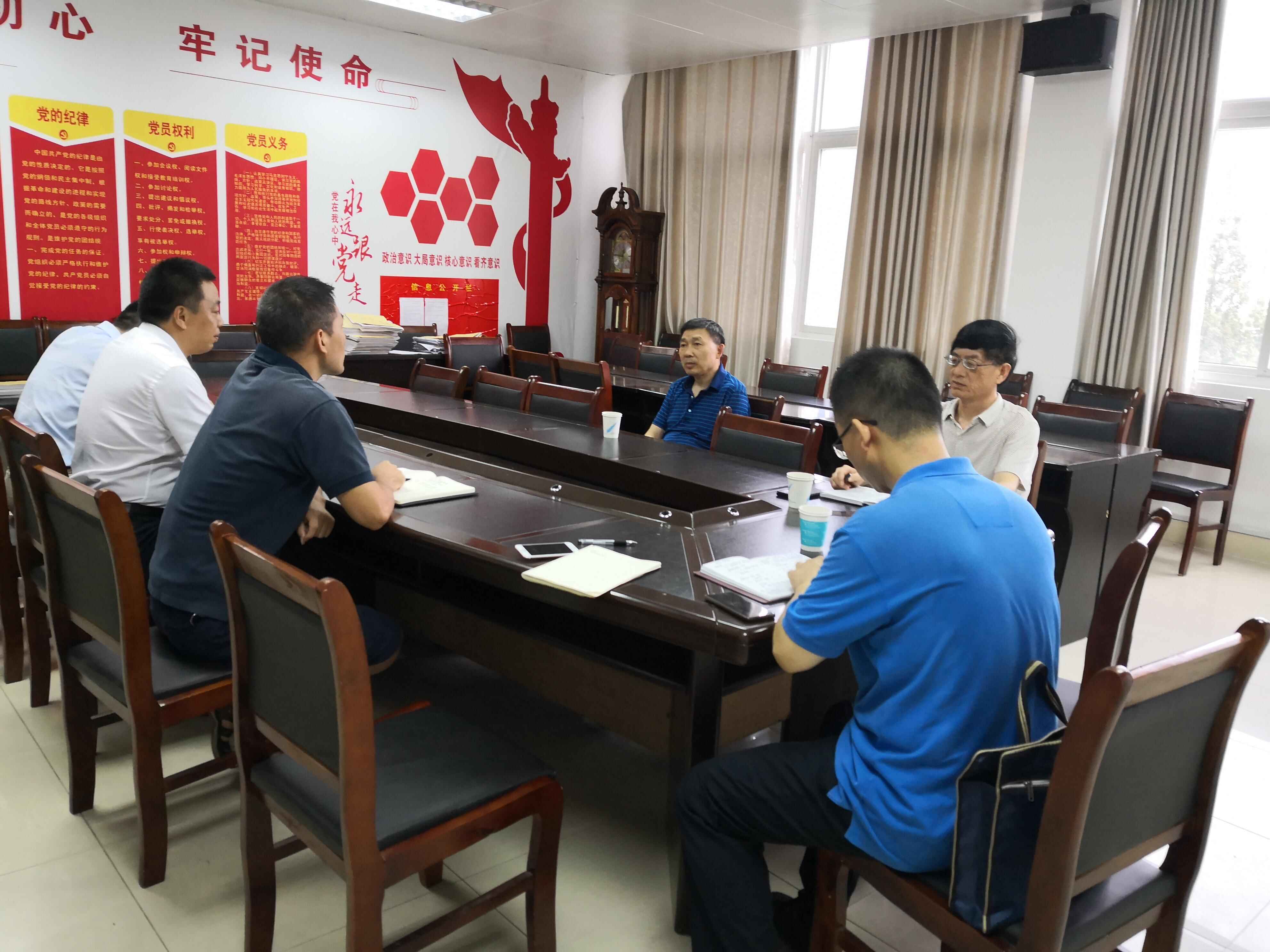 副校长王文臣到新葡的京集团8814检查新学期教学工作.jpg